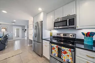 6841 Roxbury Dr, Sarasota, FL 34231 - Photo 17