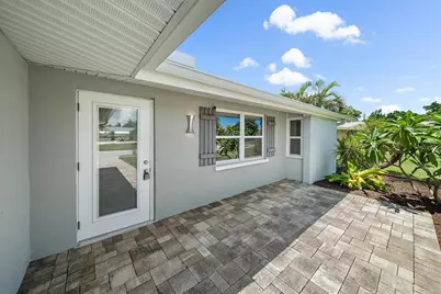 6841 Roxbury Drive, Sarasota, FL 34231 - Photo 5