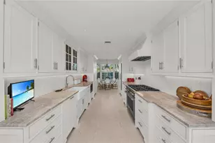 548 Halyard Ln, Longboat Key, FL 34228 - Photo 17