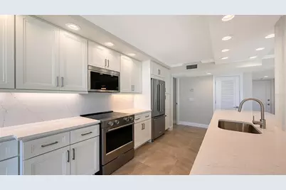 2425 Gulf Of Mexico Drive #1B, Longboat Key, FL 34228 - Photo 9