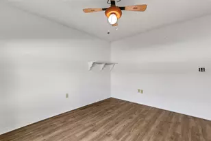 5860 Milton Ave, Sarasota, FL 34243 - Photo 37