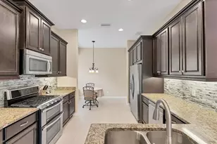 7909 Rio Bella Pl, Bradenton, FL 34201 - Photo 9