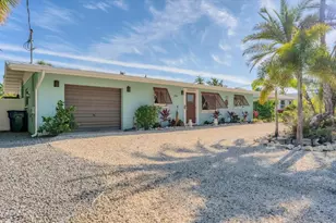 154 Crescent Dr, Anna Maria, FL 34216 - Photo 3