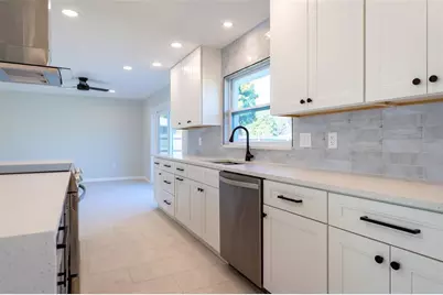 5114 36th Avenue Drive W, Bradenton, FL 34209 - Photo 9