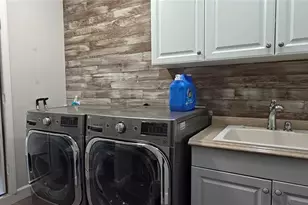 1016 Rhodes Ave, Sarasota, FL 34237 - Photo 29