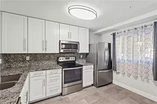 5618 Ashton Lake Dr, Sarasota, FL 34231 - Photo 7