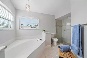 4424 Diamond Cir W, Sarasota, FL 34233 - Photo 27