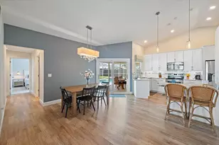 4424 Diamond Cir W, Sarasota, FL 34233 - Photo 11