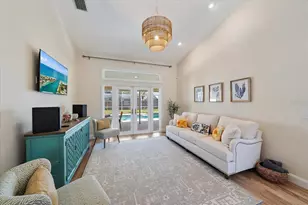 4424 Diamond Cir W, Sarasota, FL 34233 - Photo 5