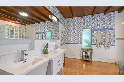 3615 Flores Avenue, Sarasota, FL 34239 - Photo 15