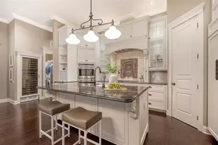 1732 Cunliff Ln, Sarasota, FL 34239 - Photo 9