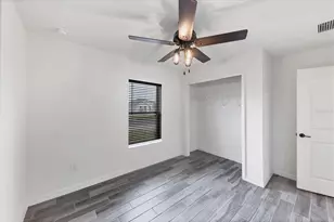 7335 34th Ct E, Sarasota, FL 34243 - Photo 21