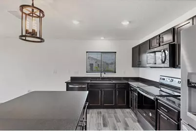 7335 34th Court E, Sarasota, FL 34243 - Photo 7