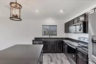 7335 34th Ct E, Sarasota, FL 34243 - Photo 7