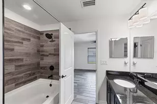 7335 34th Ct E, Sarasota, FL 34243 - Photo 15