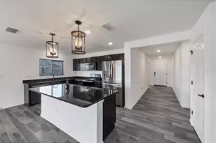 7335 34th Ct E, Sarasota, FL 34243 - Photo 5