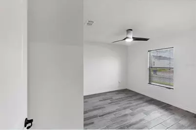 7335 34th Court E, Sarasota, FL 34243 - Photo 17