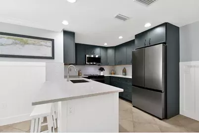 6201 Holmes Boulevard, Holmes Beach, FL 34217 - Photo 9