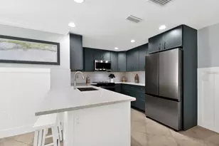 6201 Holmes Blvd, Holmes Beach, FL 34217 - Photo 9