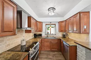 2651 Leafy Ln, Sarasota, FL 34239 - Photo 13