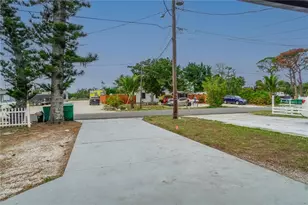 985 Liberty St, Englewood, FL 34223 - Photo 3