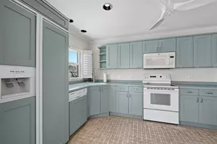 1336 Benjamin Franklin Dr, Sarasota, FL 34236 - Photo 9