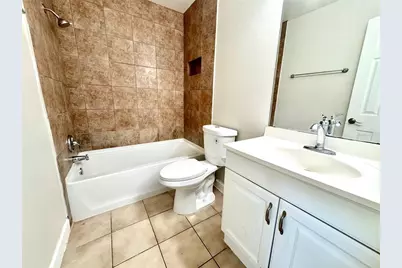 2732 Hidden Lake Boulevard #D, Sarasota, FL 34237 - Photo 7