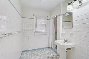 1010 Indian Beach Dr, Sarasota, FL 34234 - Photo 17