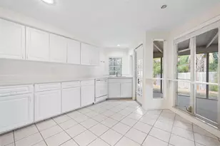 4927 Live Oak Dr, Sarasota, FL 34232 - Photo 9