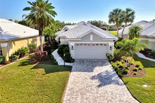 561 Fallbrook Dr, Venice, FL 34292 - Photo 1