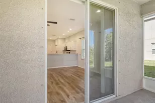 1262 Grantham Dr, Sarasota, FL 34234 - Photo 9