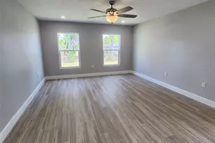 1013 13th St E, Bradenton, FL 34208 - Photo 5