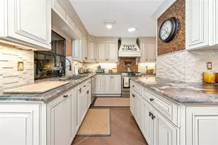 6976 Country Lakes Cir, Sarasota, FL 34243 - Photo 11