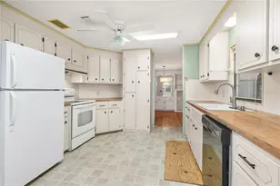 6710 36th Ave E, Palmetto, FL 34221 - Photo 13