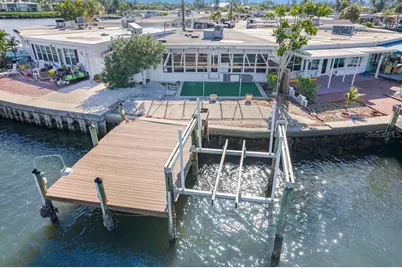 34 Seaside Court, Holmes Beach, FL 34217 - Photo 9