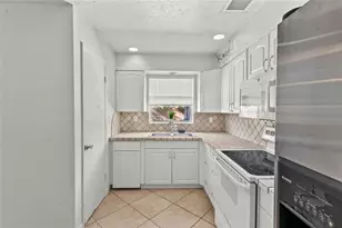 4848 Camphor Ave, Sarasota, FL 34231 - Photo 13