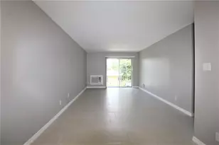 3001 Bee Ridge Rd, Sarasota, FL 34239 - Photo 5