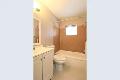 3001 Bee Ridge Road #217, Sarasota, FL 34239 - Photo 9