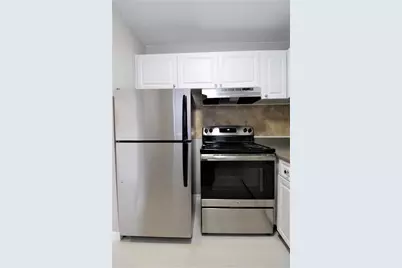 3001 Bee Ridge Road #217, Sarasota, FL 34239 - Photo 3