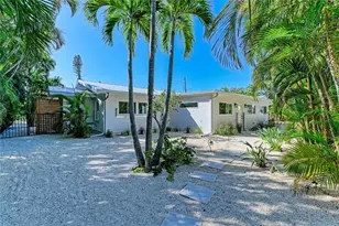 115 Los Cedros Dr, Anna Maria, FL 34216 - Photo 25
