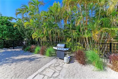 115 Los Cedros Drive, Anna Maria, FL 34216 - Photo 13