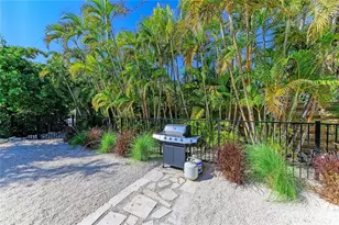 115 Los Cedros Dr, Anna Maria, FL 34216 - Photo 13