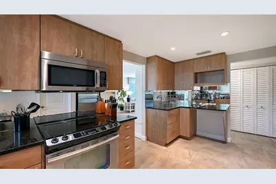 576 Sutton Place, Longboat Key, FL 34228 - Photo 19