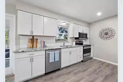 2417 Parson Lane, Sarasota, FL 34239 - Photo 9