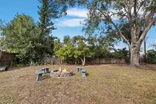 2417 Parson Ln, Sarasota, FL 34239 - Photo 27