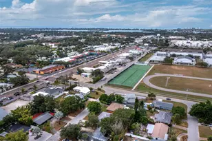 2417 Parson Ln, Sarasota, FL 34239 - Photo 33