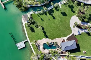 684 Freeling Dr, Sarasota, FL 34242 - Photo 5