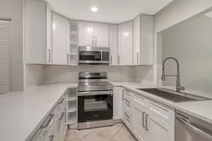 3711 Pinecone Ct, Sarasota, FL 34238 - Photo 7