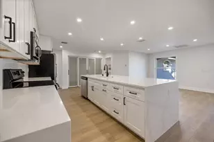 328 Monet Dr, Nokomis, FL 34275 - Photo 9