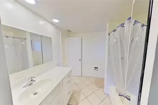 3016 Tanglewood Dr, Sarasota, FL 34239 - Photo 31